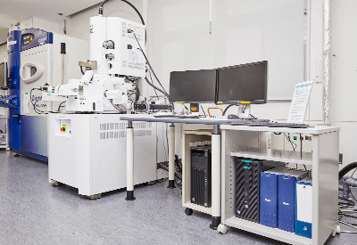 総合技術研究室内の測定機器